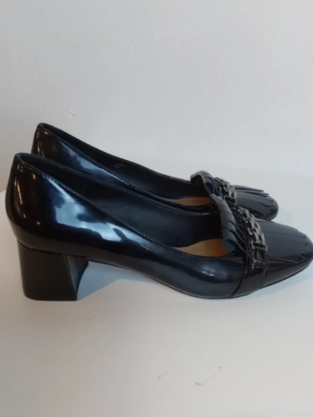 Tahari sleek patent